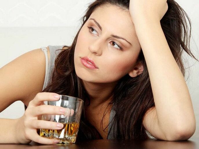 Žena s alkoholem